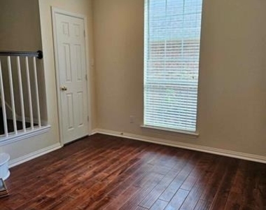 611 Ashbrook Court - Photo Thumbnail 16