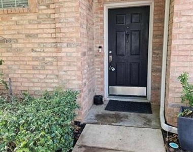 611 Ashbrook Court - Photo Thumbnail 1