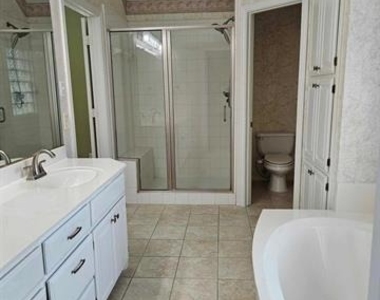 611 Ashbrook Court - Photo Thumbnail 15