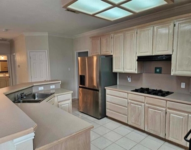 611 Ashbrook Court - Photo Thumbnail 20