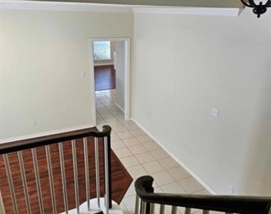 611 Ashbrook Court - Photo Thumbnail 7