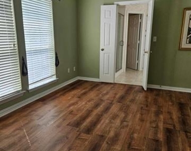 611 Ashbrook Court - Photo Thumbnail 11
