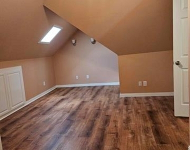 611 Ashbrook Court - Photo Thumbnail 6