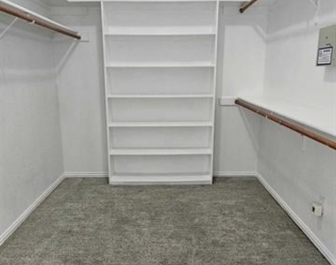 611 Ashbrook Court - Photo Thumbnail 13