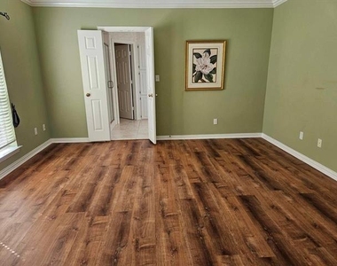 611 Ashbrook Court - Photo Thumbnail 10