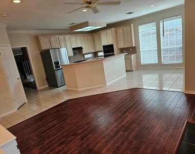 611 Ashbrook Court - Photo Thumbnail 17