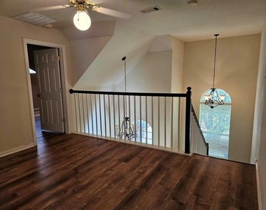 611 Ashbrook Court - Photo Thumbnail 5