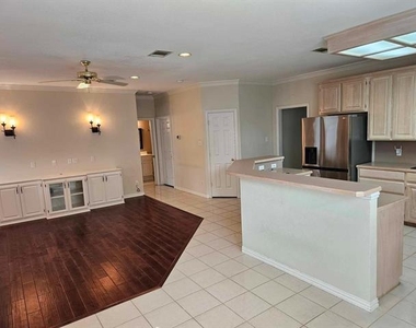 611 Ashbrook Court - Photo Thumbnail 18