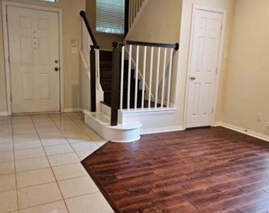 611 Ashbrook Court - Photo Thumbnail 2