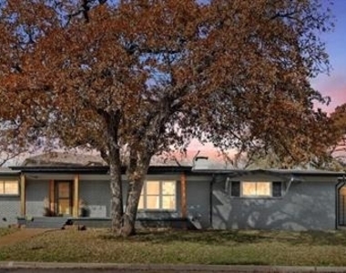 1201 Nw 6th Avenue - Photo Thumbnail 2