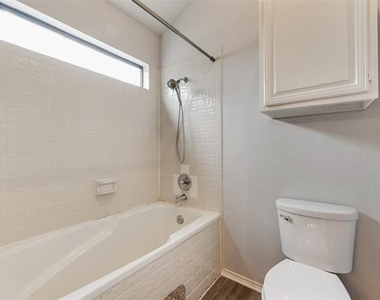 511 Ranch Trail - Photo Thumbnail 10