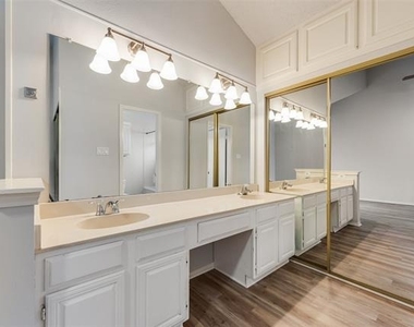 511 Ranch Trail - Photo Thumbnail 11