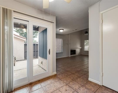 511 Ranch Trail - Photo Thumbnail 7