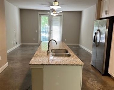 801 N Bishop Avenue - Photo Thumbnail 12