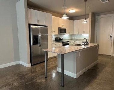 801 N Bishop Avenue - Photo Thumbnail 9