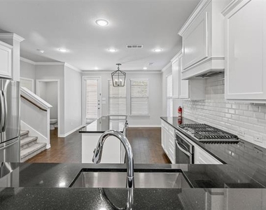 2611 Mccart Avenue - Photo Thumbnail 12