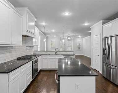 2611 Mccart Avenue - Photo Thumbnail 8