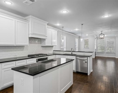 2611 Mccart Avenue - Photo Thumbnail 7