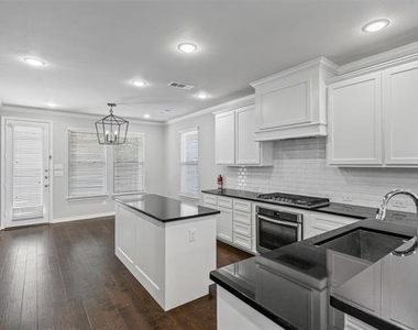 2611 Mccart Avenue - Photo Thumbnail 10