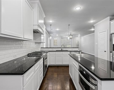 2611 Mccart Avenue - Photo Thumbnail 9