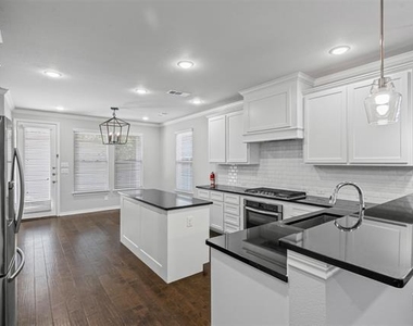 2611 Mccart Avenue - Photo Thumbnail 11