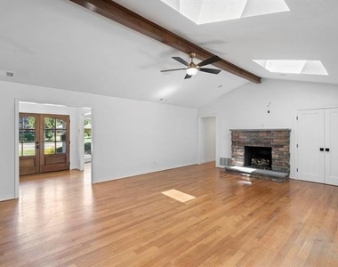 3940 Shady Hill Drive - Photo Thumbnail 4