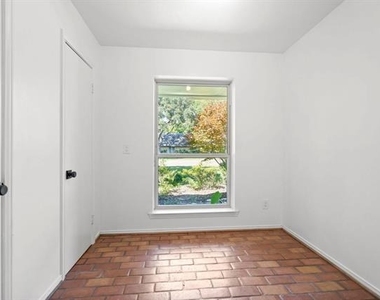 3940 Shady Hill Drive - Photo Thumbnail 15
