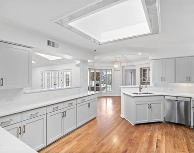 3940 Shady Hill Drive - Photo Thumbnail 8