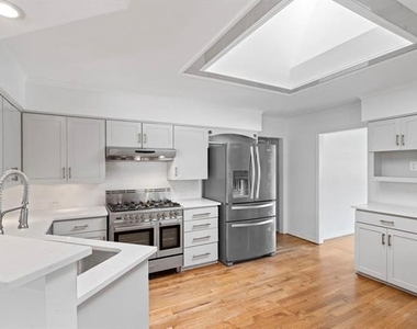 3940 Shady Hill Drive - Photo Thumbnail 7