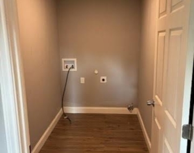 110 Bowie Street - Photo Thumbnail 7