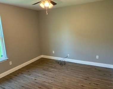 110 Bowie Street - Photo Thumbnail 6