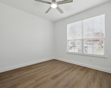 924 Charleston Lane - Photo Thumbnail 22