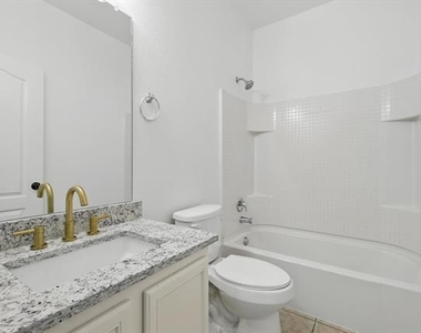 924 Charleston Lane - Photo Thumbnail 23