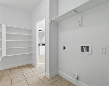 924 Charleston Lane - Photo Thumbnail 25
