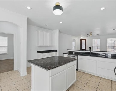 924 Charleston Lane - Photo Thumbnail 14