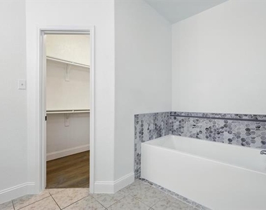 924 Charleston Lane - Photo Thumbnail 20