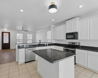 924 Charleston Lane - Photo Thumbnail 13
