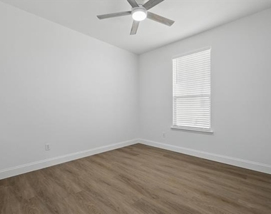 924 Charleston Lane - Photo Thumbnail 24