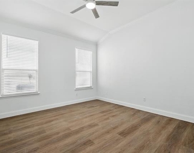 924 Charleston Lane - Photo Thumbnail 17