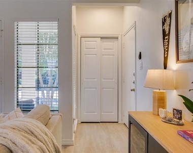 3105 San Jacinto Street - Photo Thumbnail 2