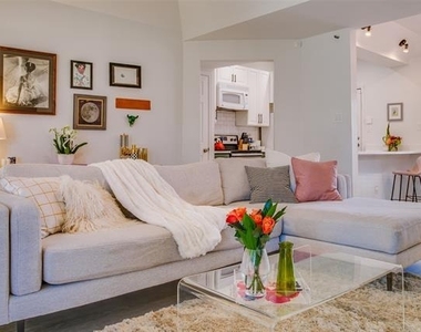 3105 San Jacinto Street - Photo Thumbnail 6
