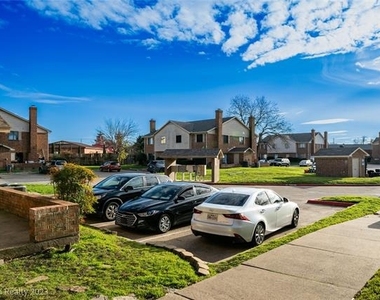4009 Garland Avenue N - Photo Thumbnail 18