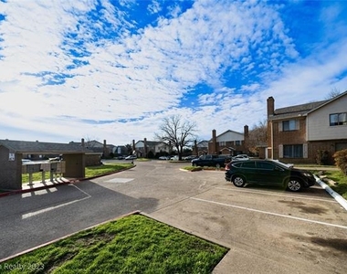 4009 Garland Avenue N - Photo Thumbnail 17