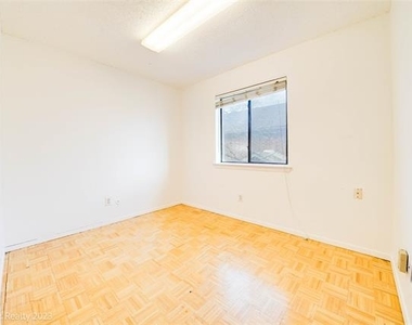 4009 Garland Avenue N - Photo Thumbnail 12