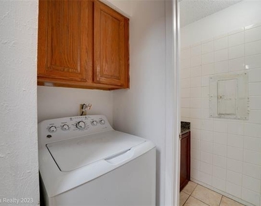 4009 Garland Avenue N - Photo Thumbnail 13