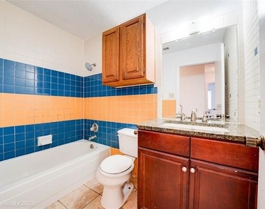 4009 Garland Avenue N - Photo Thumbnail 4