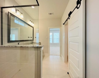 530 Mission Trail - Photo Thumbnail 26