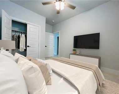 530 Mission Trail - Photo Thumbnail 10