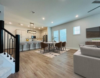530 Mission Trail - Photo Thumbnail 4