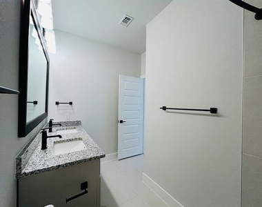 530 Mission Trail - Photo Thumbnail 19